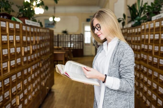 Códigos de barras y educación: aplicaciones en bibliotecas y sistemas educativos
